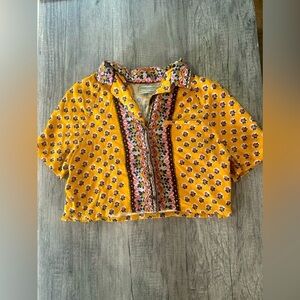 Urban Outfitters Yellow Floral/Patterned Crop Top Size Small